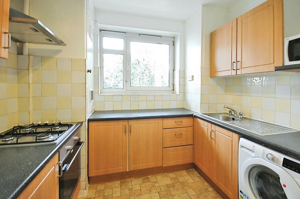 Property photo 3 of 8 Kitchen