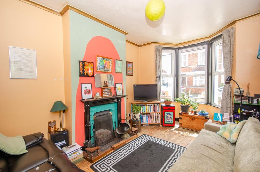 Property photo 3 of 27 Church Ave-13.Jpg