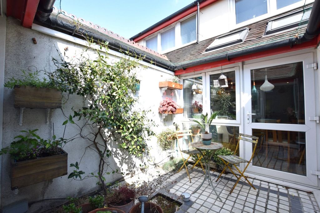 Property photo 3 of 16 Picture No. 06