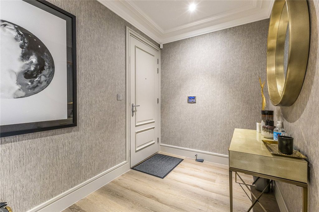 Property photo 3 of 15 Entrance Hall