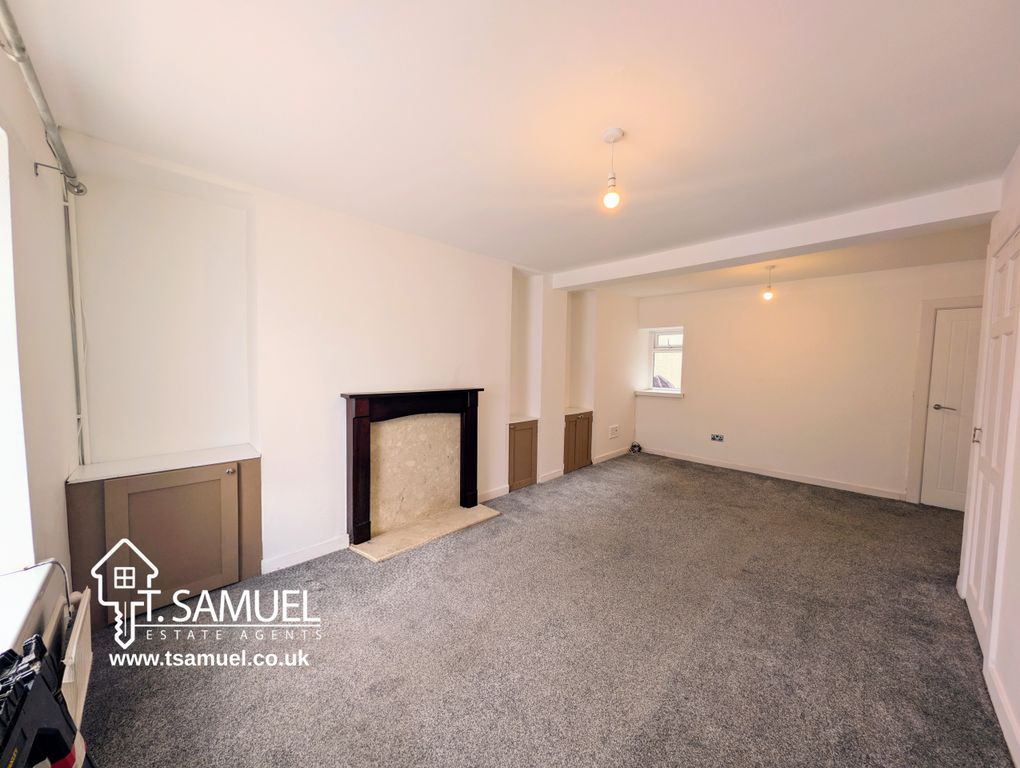 Property photo 2 of 17 Living Room