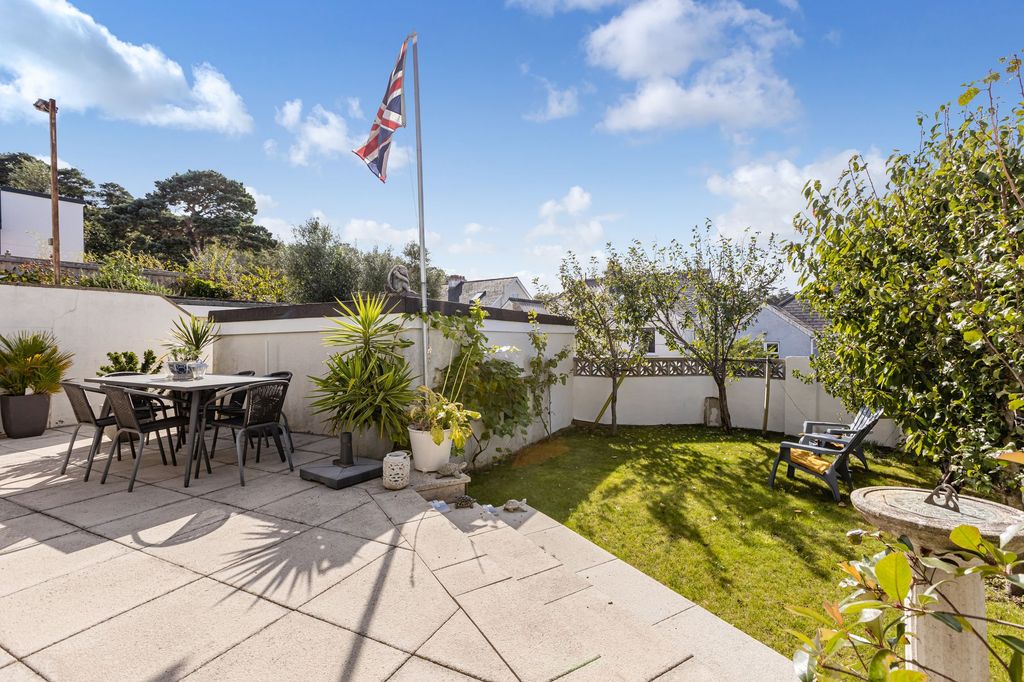 Property photo 2 of 31