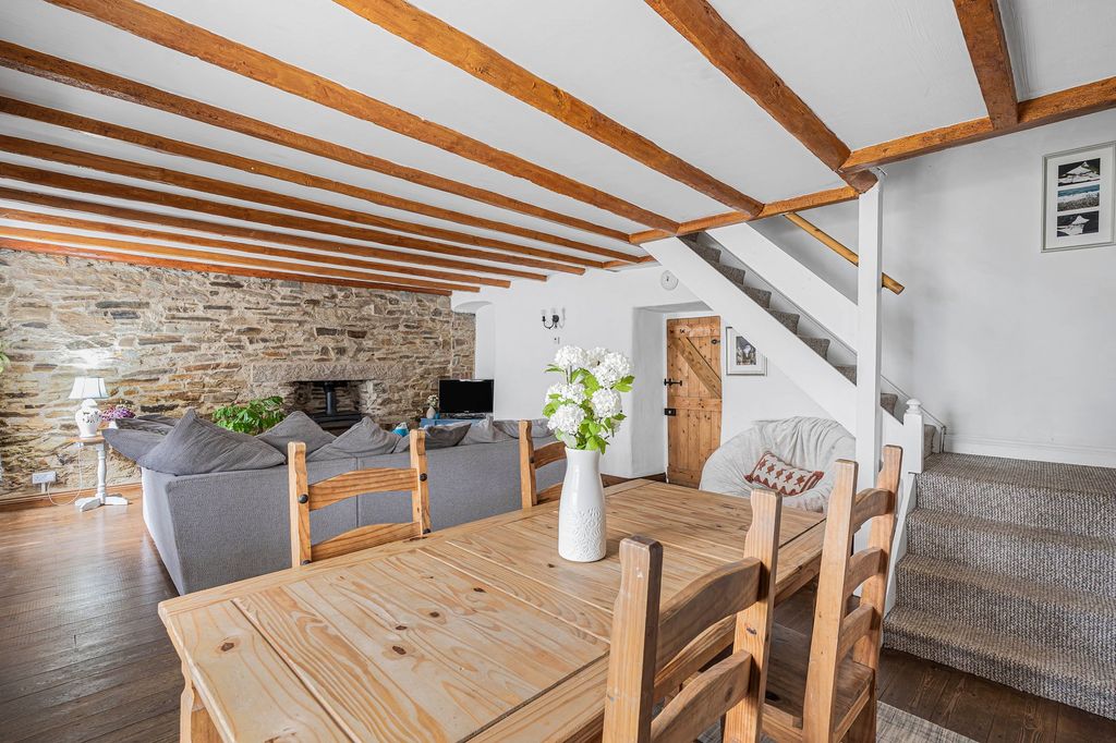 Property photo 3 of 27