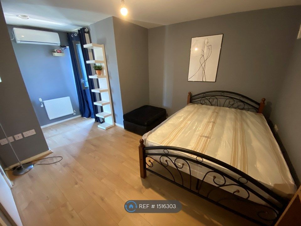 Property photo 2 of 13 Master Bedroom With A.c.