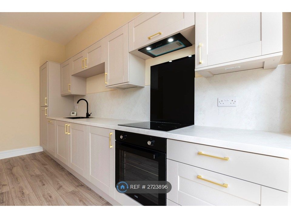 Property photo 3 of 17 Kitchen With Integrated Appliances