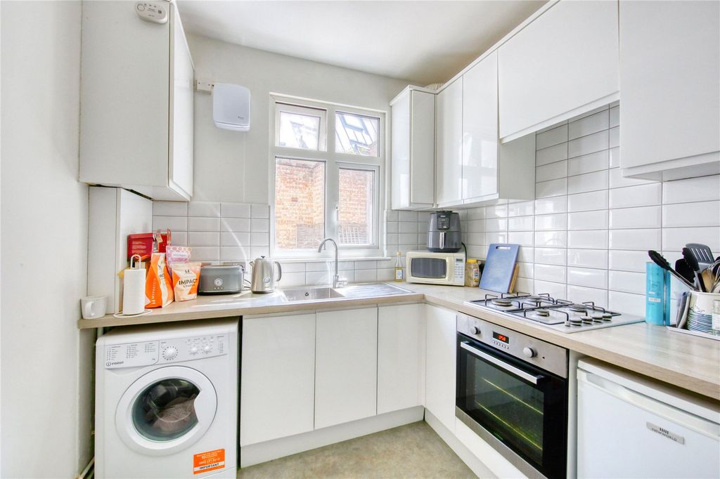 Property photo 2 of 11 Picture No. 17