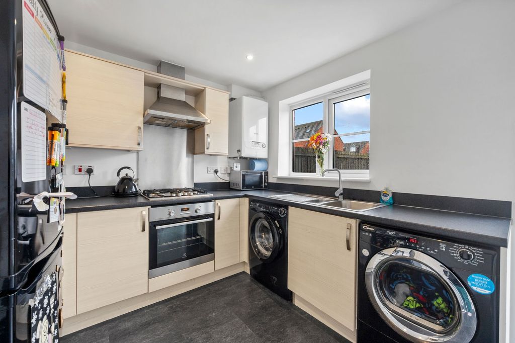 Property photo 3 of 21