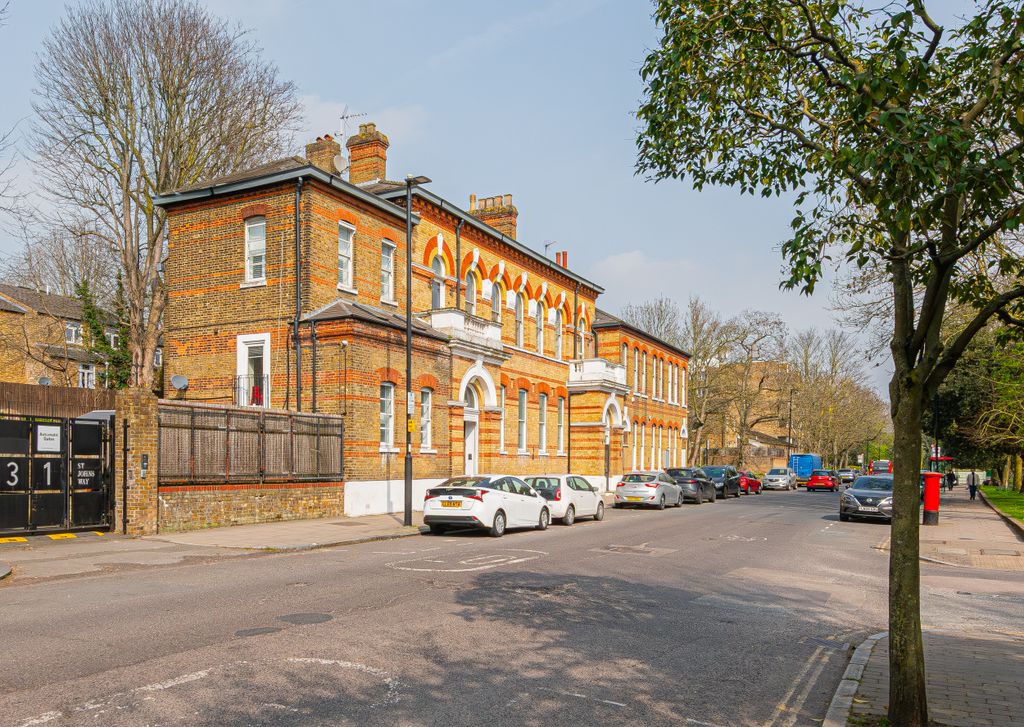 Property photo 1 of 24 St John's Way 131-003