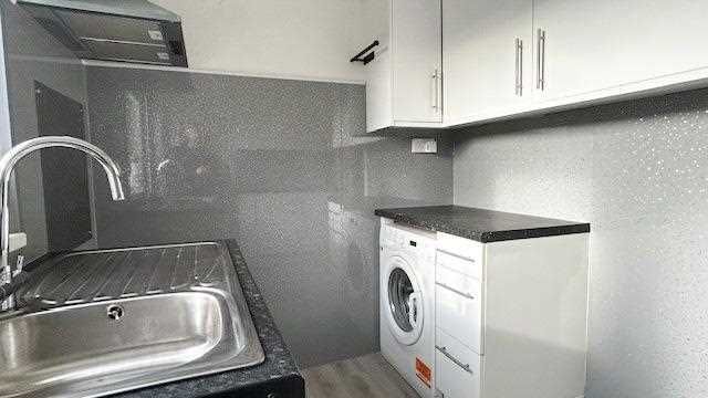 Property photo 3 of 6 Kitchen