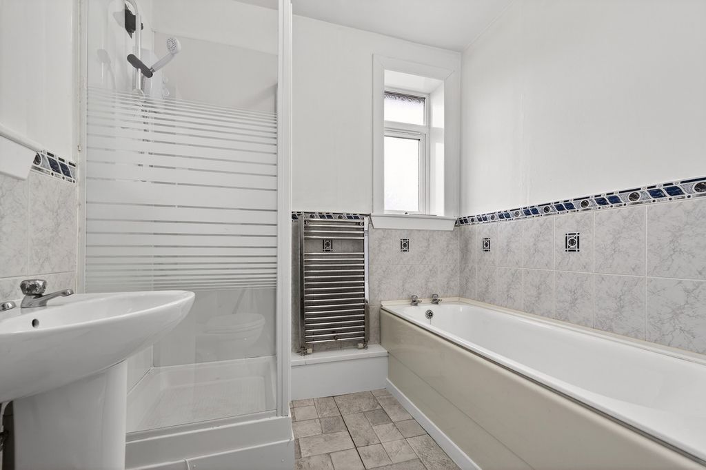 Property photo 3 of 31