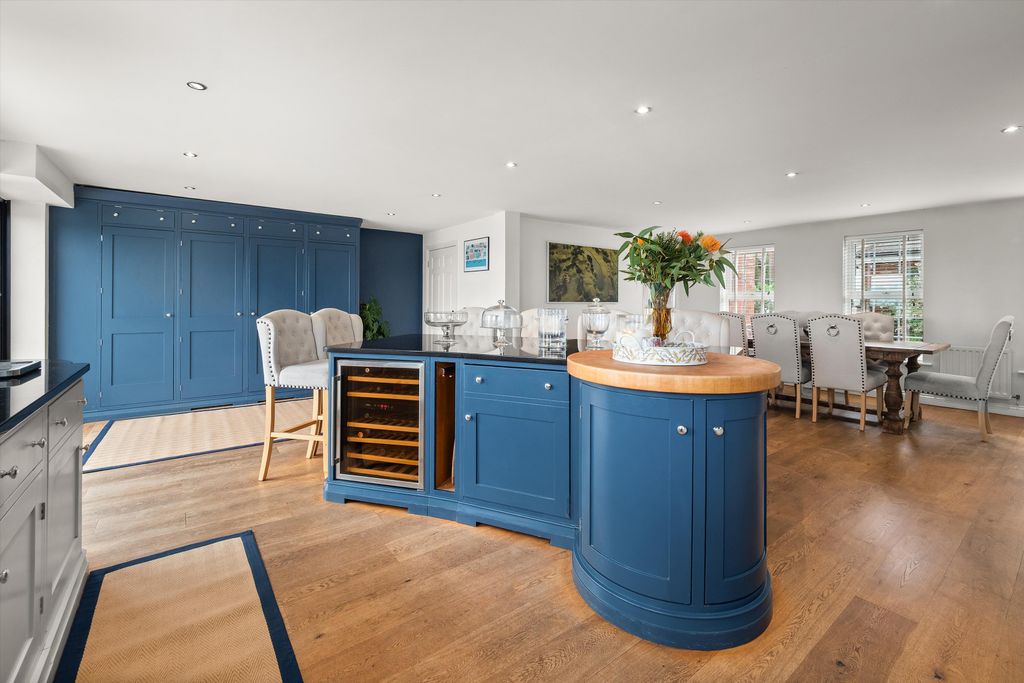 Property photo 3 of 31 Image