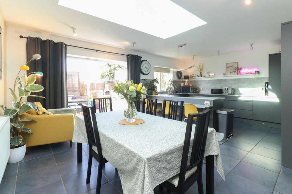 Property photo 3 of 24 Picture 3