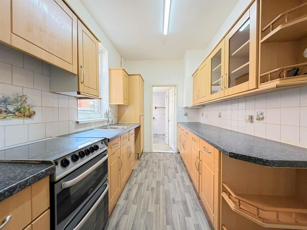 Property photo 2 of 14 Kitchen