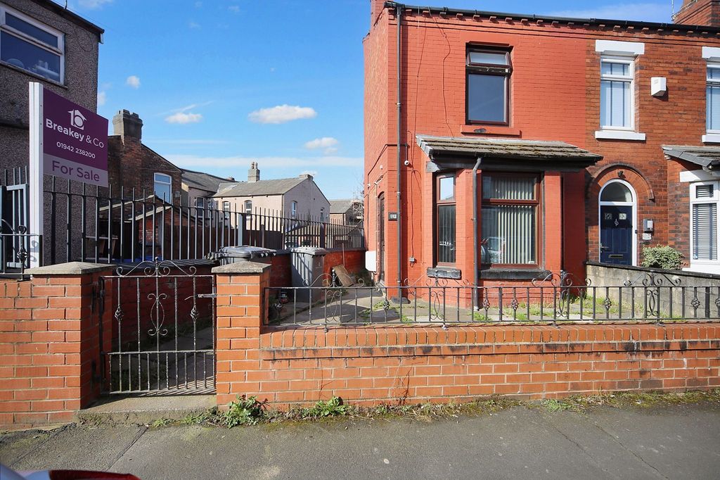 Property photo 1 of 21