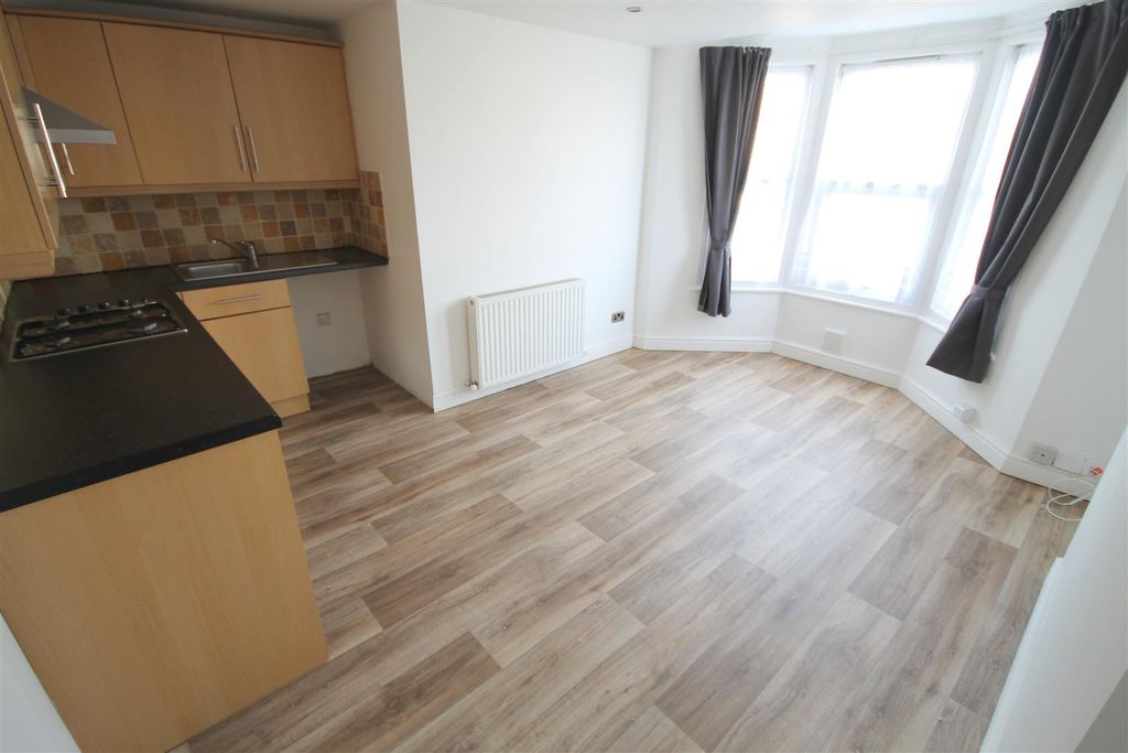 Property photo 2 of 16 Chr Living ii.Jpg
