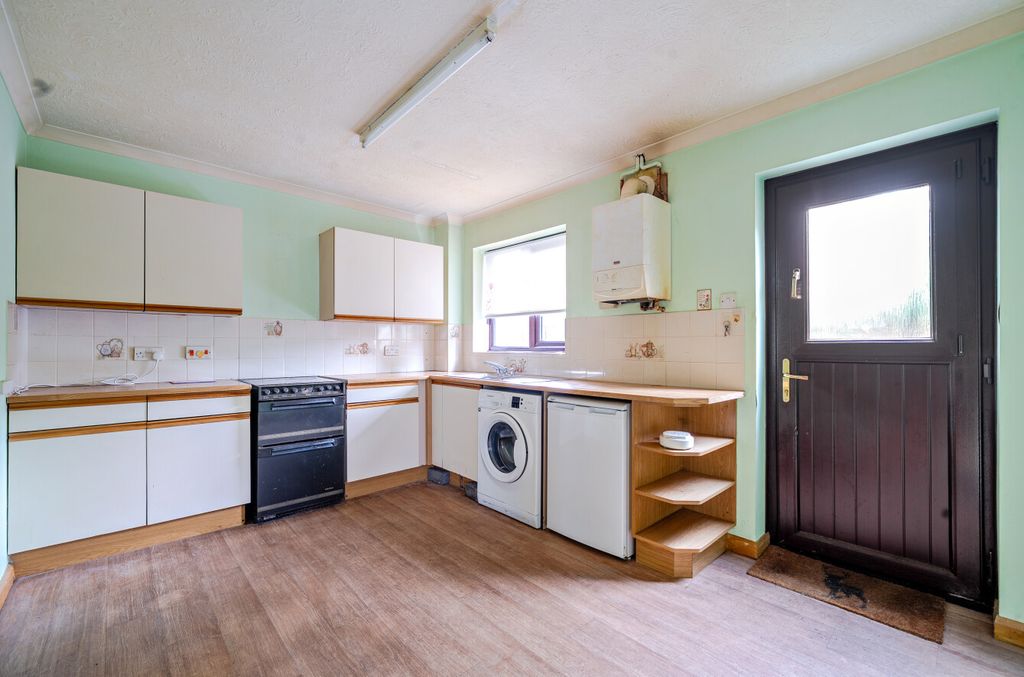 Property photo 2 of 9 Kitchen