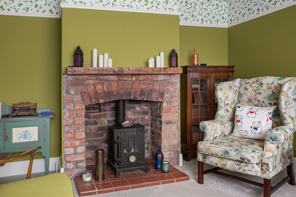 Property photo 2 of 24 20_Edgeware_Road_4.Jpg