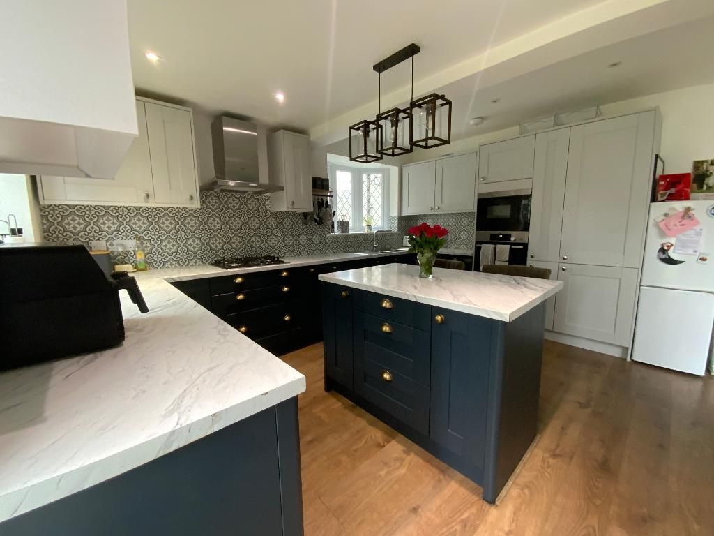 Property photo 2 of 18 Kitchen/Diner 19'11 x 15'