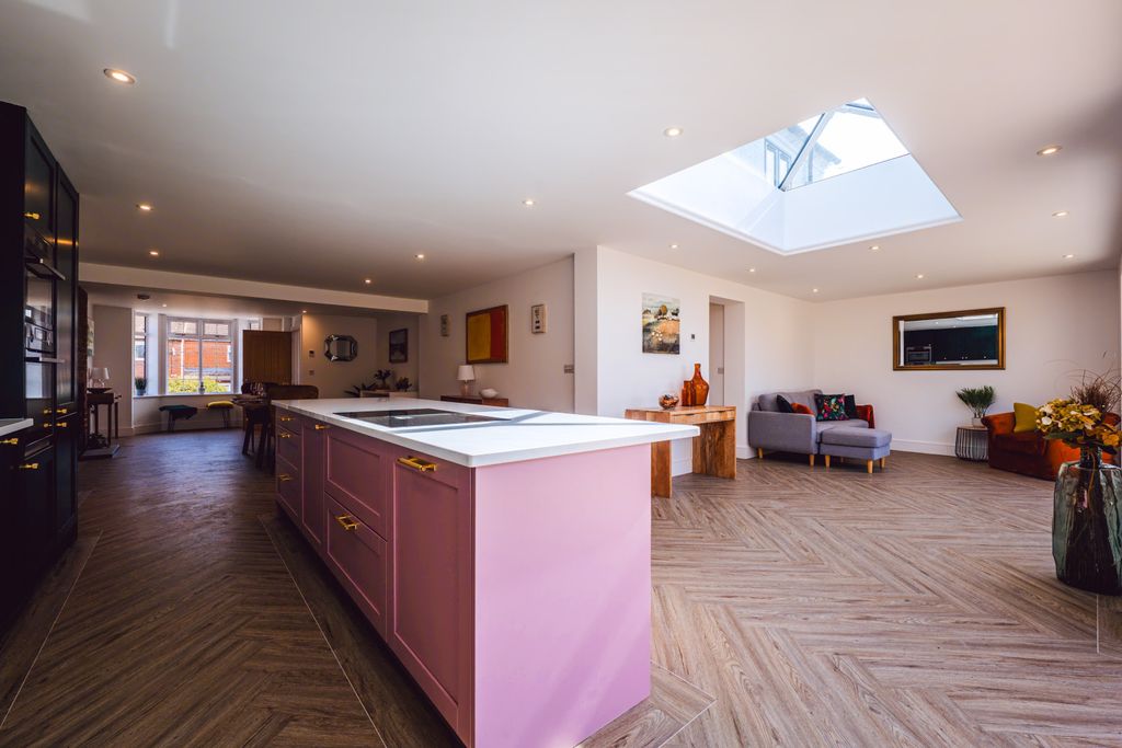 Property photo 2 of 20 Open Plan Kitchen
