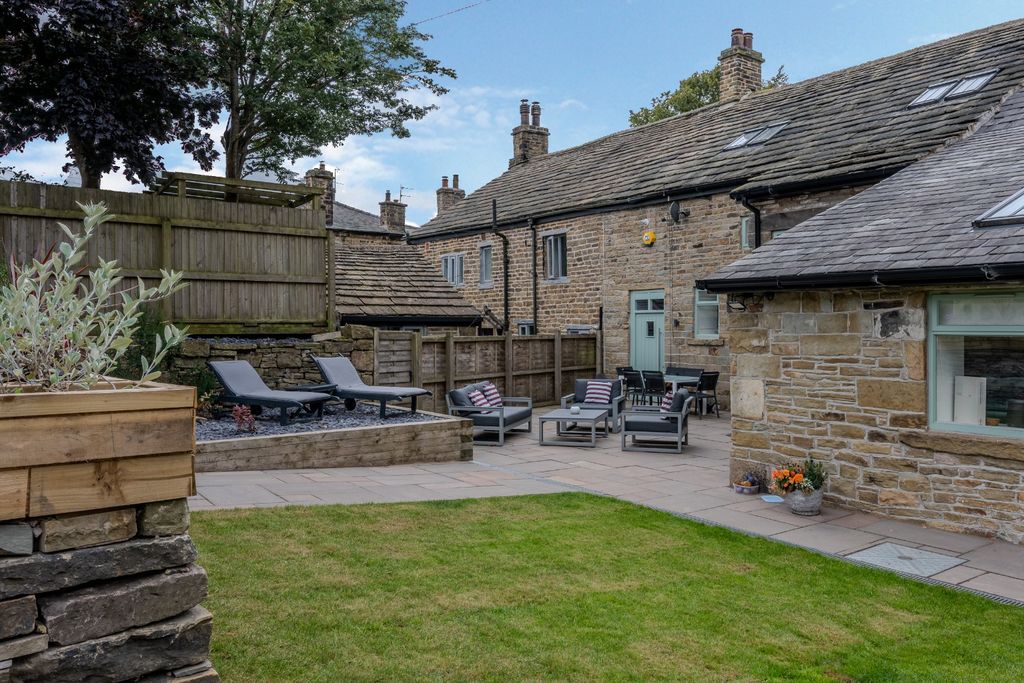 Property photo 2 of 40 3732727
