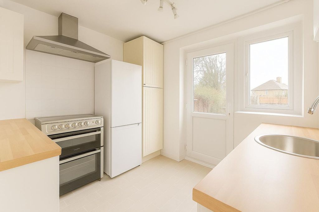Property photo 1 of 6 Kitchen