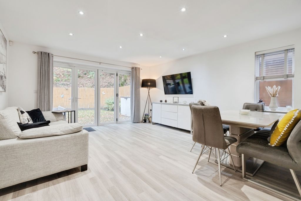 Property photo 3 of 17 Photo