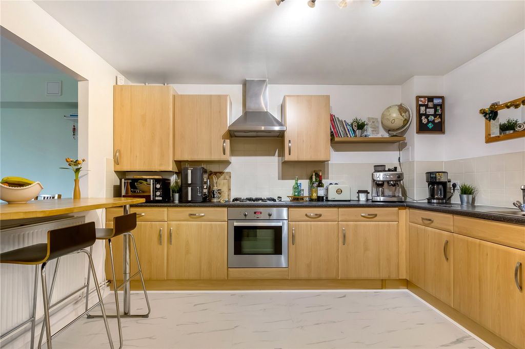 Property photo 2 of 18 Picture No. 11