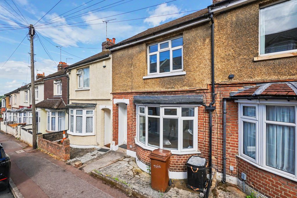 Property photo 1 of 14 3 Bed Terraced House For Sale Rochester Street, Chatham Me4