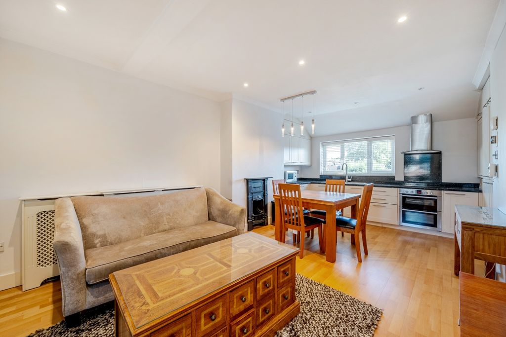 Property photo 3 of 15 1360375-13-68d5d3...