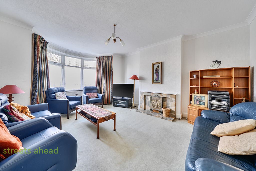 Property photo 2 of 18 75Adc266-3Add-4Ad...