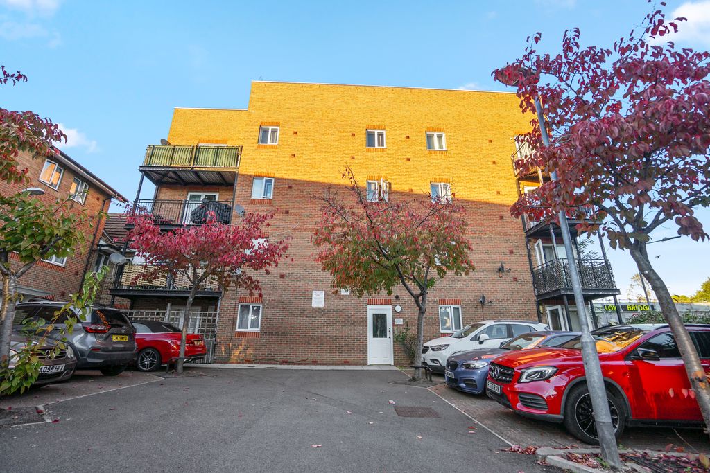 Property photo 1 of 12