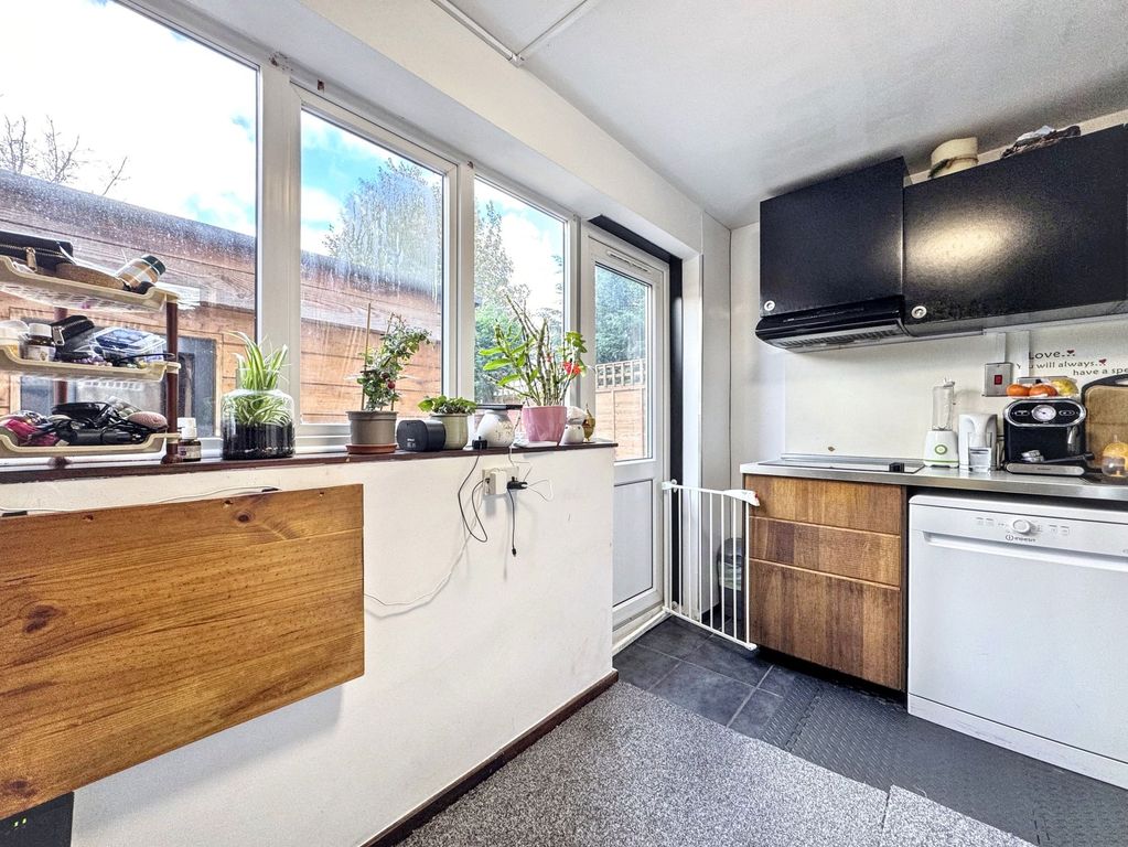 Property photo 3 of 15 Kitchen