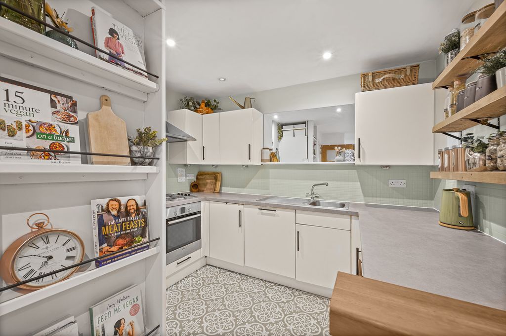 Property photo 3 of 11