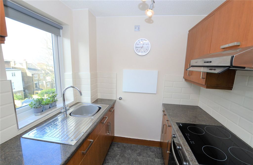 Property photo 2 of 7 Picture No. 10