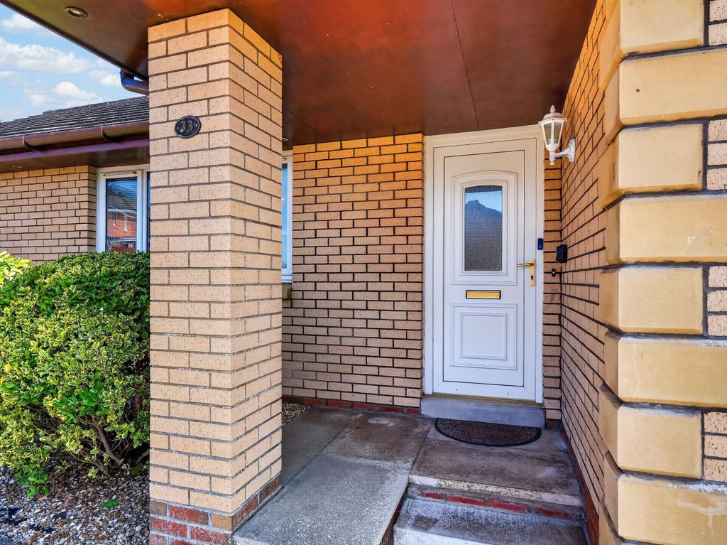Property photo 2 of 28