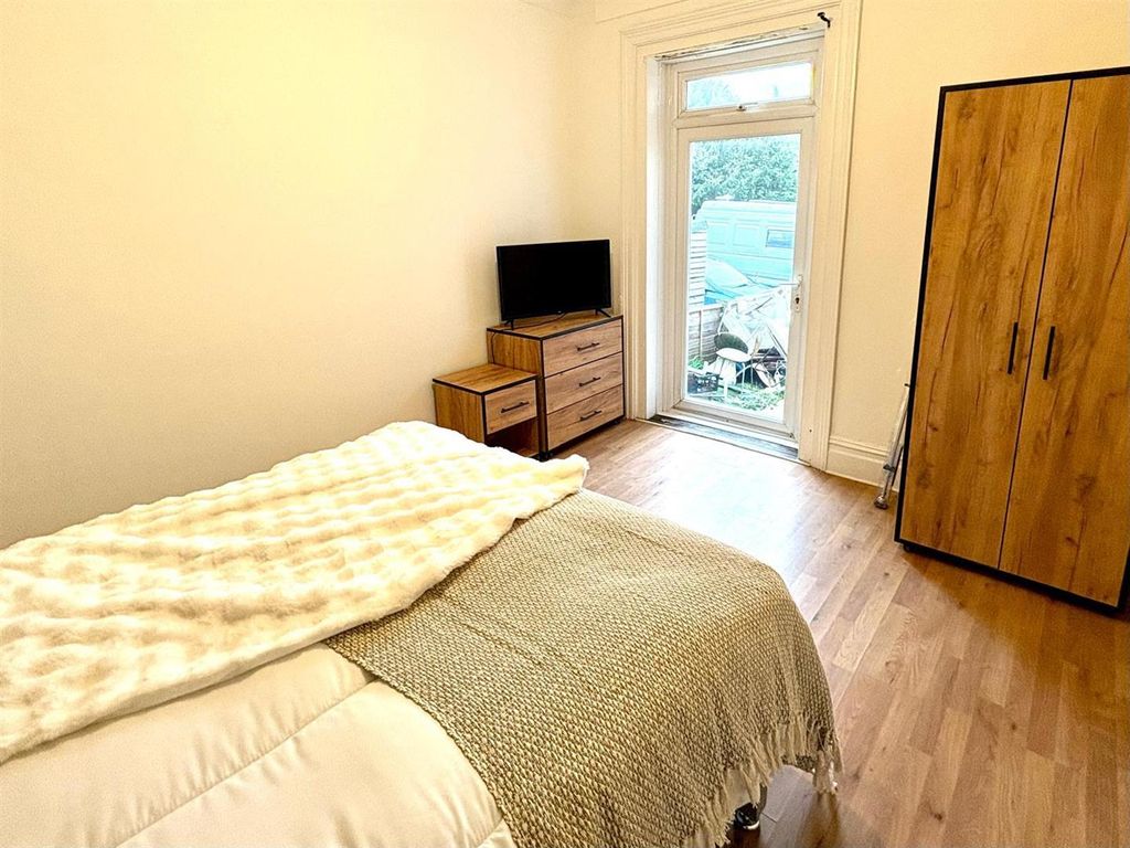 Property photo 1 of 6 Room 1.Jpg