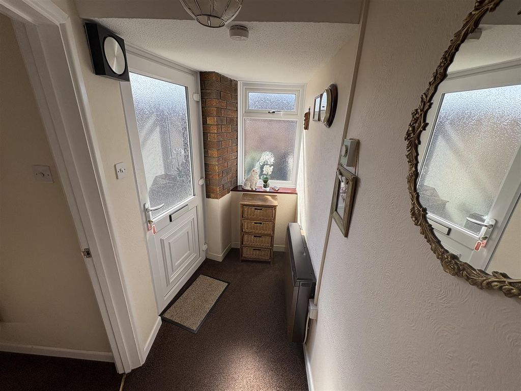 Property photo 2 of 25 Entrance Hall