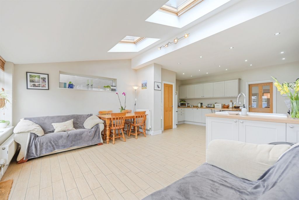 Property photo 3 of 17 Kitchen Diner