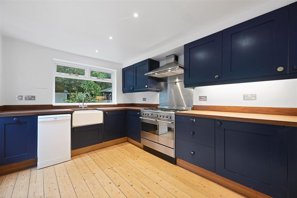 Property photo 3 of 9 Sterne Street