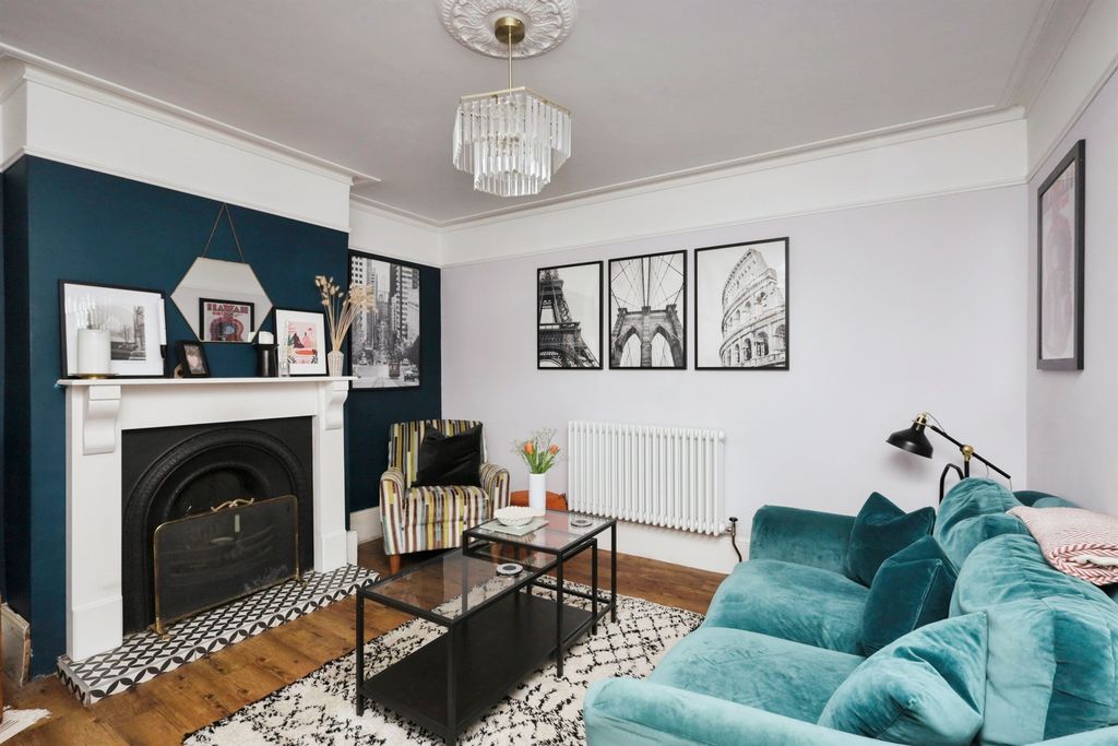 Property photo 3 of 17