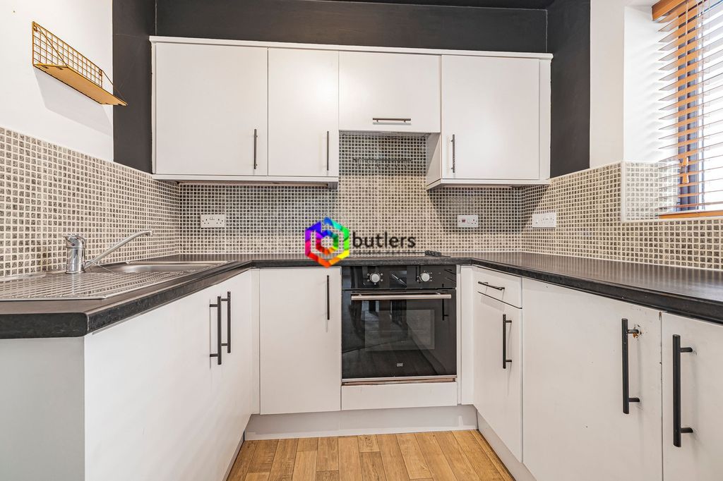 Property photo 3 of 7 Kitchen