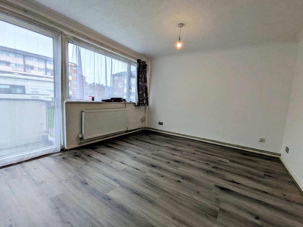 Property photo 2 of 9 Image