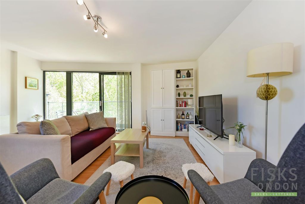 Property photo 3 of 18 42 Equinox (12).Jpg