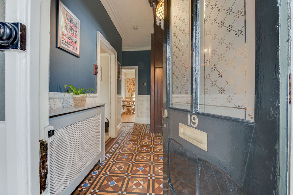 Property photo 3 of 27