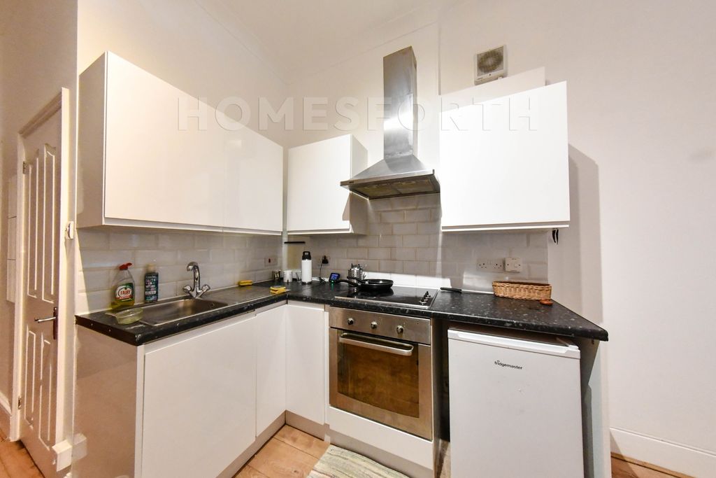 Property photo 3 of 10 Photo 1