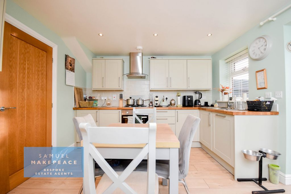 Property photo 3 of 16 Gallery