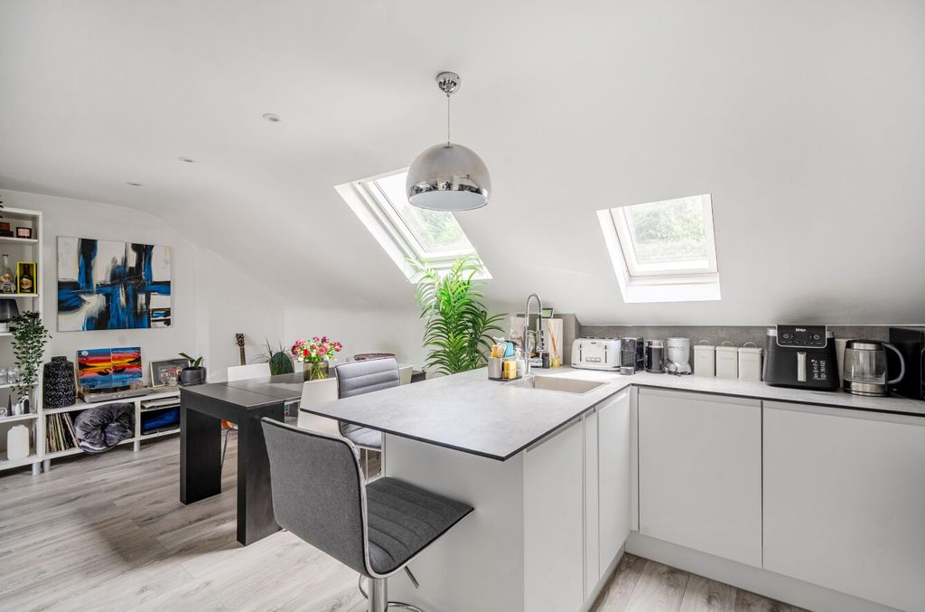 Property photo 2 of 9 1327839-9-687792c...