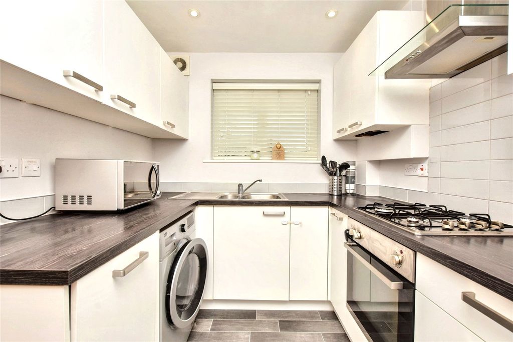 Property photo 2 of 16 Picture No. 14