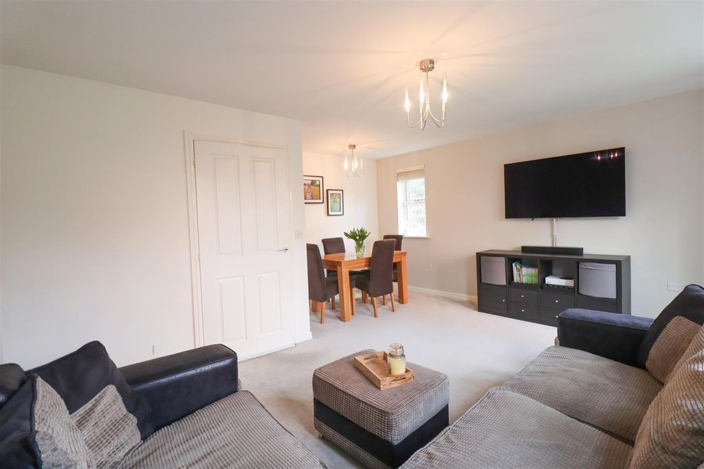 Property photo 3 of 16 Living/Dining Room