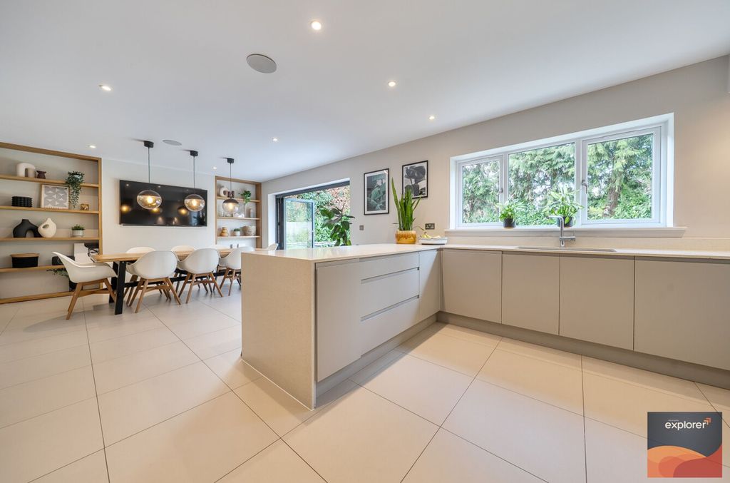 Property photo 3 of 28